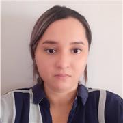 Profesora de Biología imparte clases a niños de todas las edades